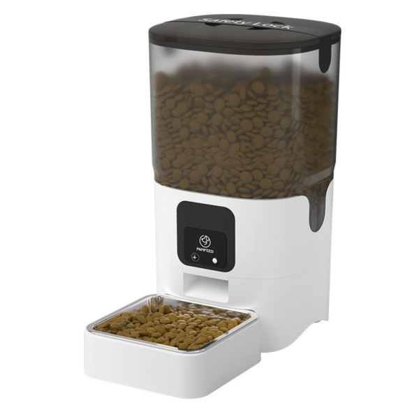 0192f79943fbb46e72e8e1001305 Automatic cat feeder with digital control panel filled with dry cat food
