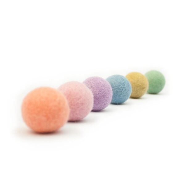 rainbow-balls-filzballchen-6er-set-bunt-lucybalu-512610 Hand-Felted Natural Wool Cat Toy (Set of 6)